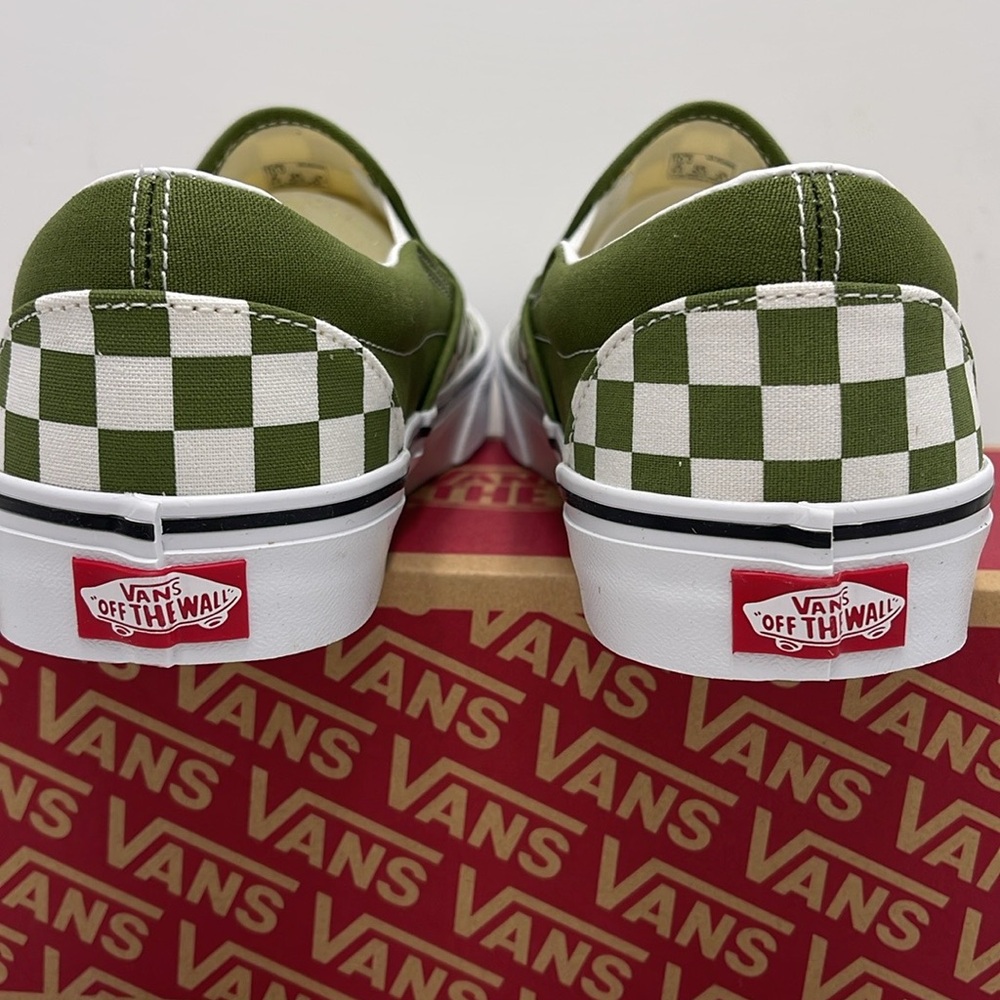 Vans Men’s Classic Slip-On Color Theory Checkerboard
VN000D03CIB
Sneakers - Picture 11 of 16